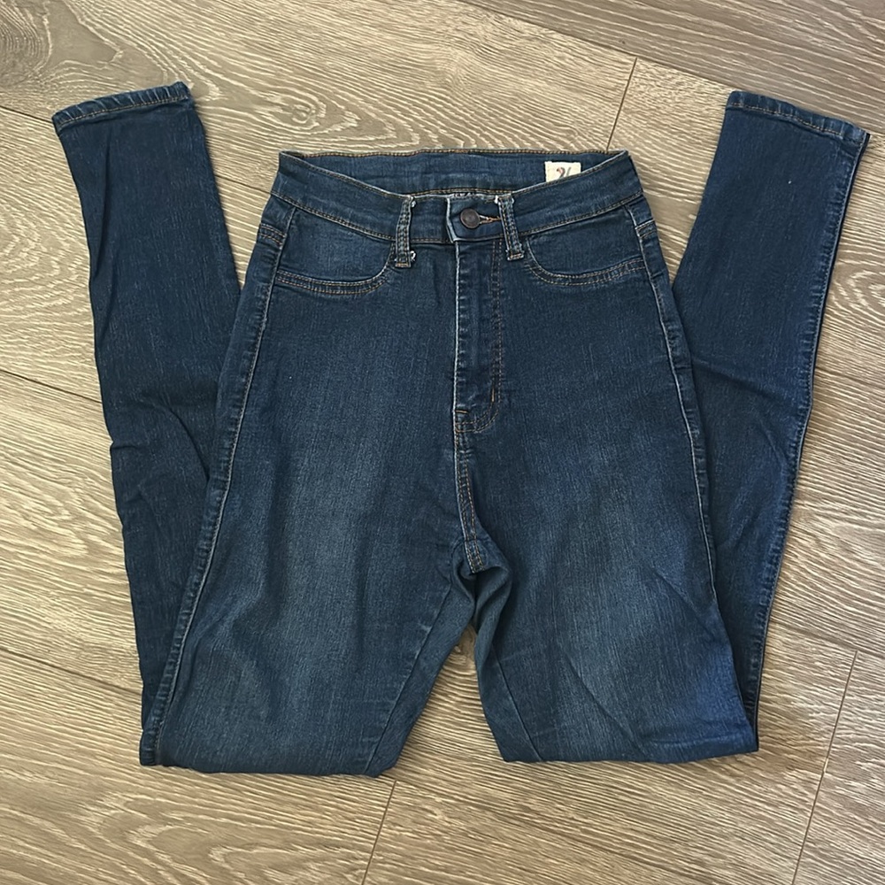 Blue Jeans - Picture 2 of 4